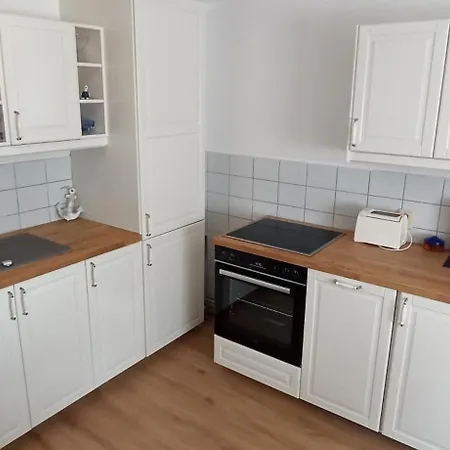 Ferienhaeuschen Kastaniennallee Im Herzen Von Ruegen 펜션 Samtens